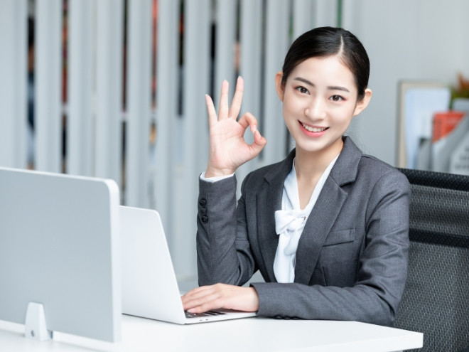  A after sales member is making an OK gesture.